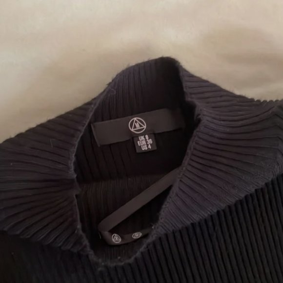 Black Long Sleeved Ribbed Mini Dress - Picture 3 of 3